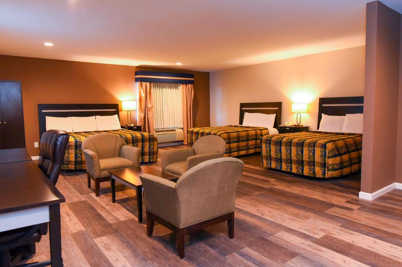 Capital And Motel 2*